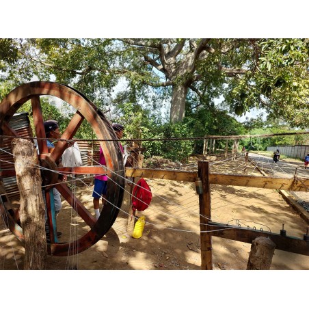 Artisan nicaraguayen préparant le fil de coton pour les hamacs