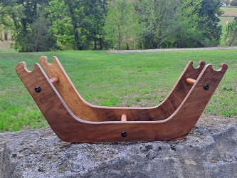 Support pour hamac pour chat avec un paysage naturel en arrière-plan Support pour hamac pour chat avec un paysage naturel en arrière-plan