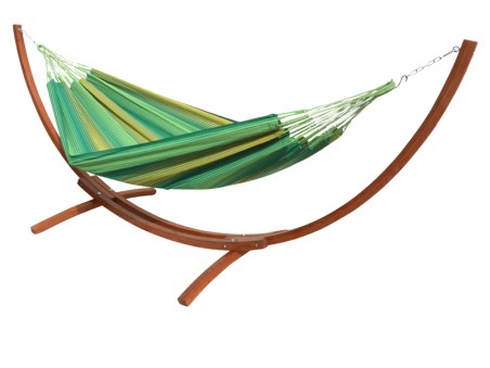 Photo produit du hamac colombien en coton recyclé avec support en bois de mélèze sur fond blanc