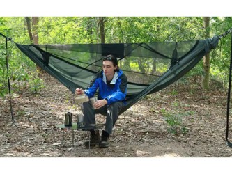 Hamac parachute vert armée avec moustiquaire, idéal pour le bivouac, la randonnée et les pauses en pleine nature
