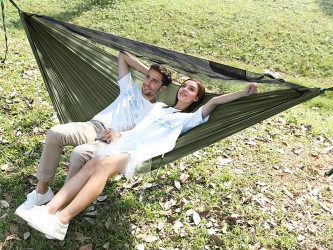 Hamac léger et confortable pour des moments de détente à deux en extérieur