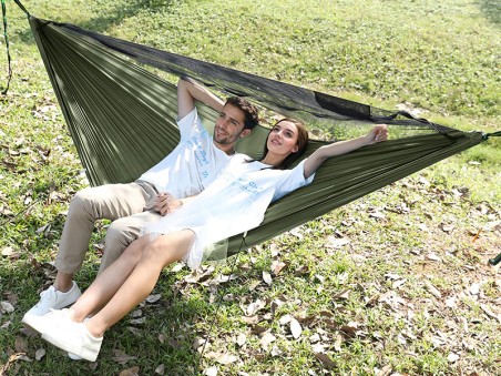 Hamac léger et confortable pour des moments de détente à deux en extérieur