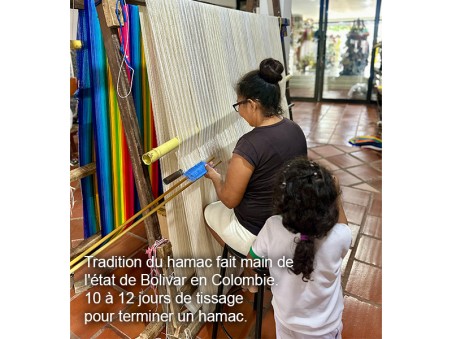 Artisan colombien fabriquant un hamac