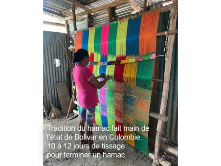 Artisan colombien fabriquant un hamac