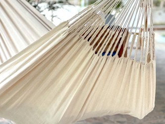Détail du tissu et des têtes du hamac CARIBE XXL Écru