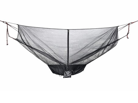 Moustiquaire pour hamac de voyage sur fond blanc