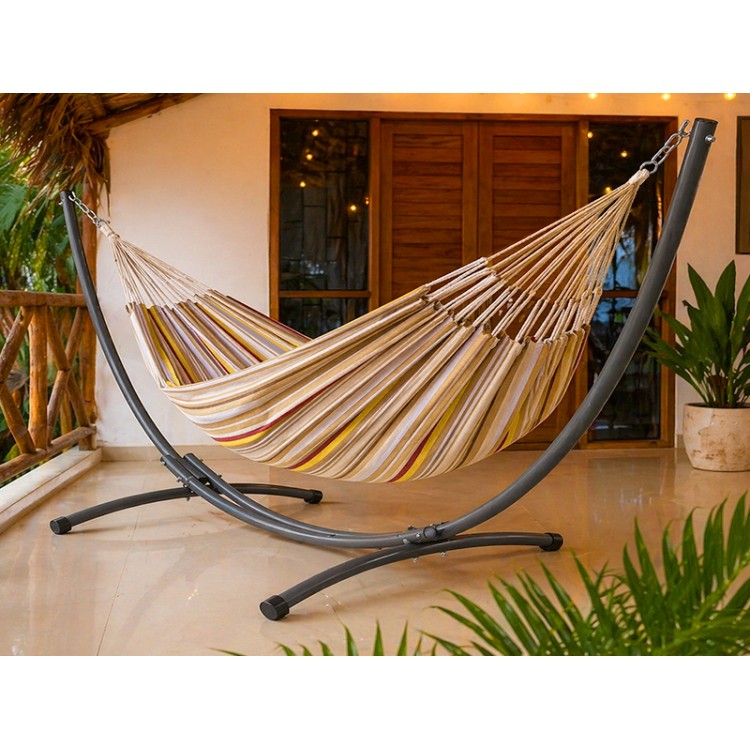 Hamac sur pied Azteka XL Elisa sur une terrasse