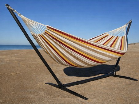 Hamac avec support Inka XL Elisa au bord de la mer