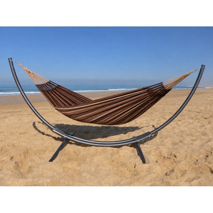 Hamac sur pied Azteka XL Choco Oro au bord de la mer