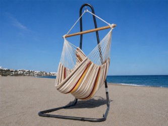 Hamac chaise avec support Elisa XL Soledad au bord de la mer