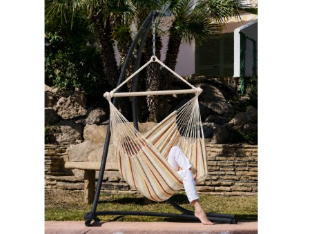 Hamac Chaise Elisa XL sur pied Lunatta dans un jardin