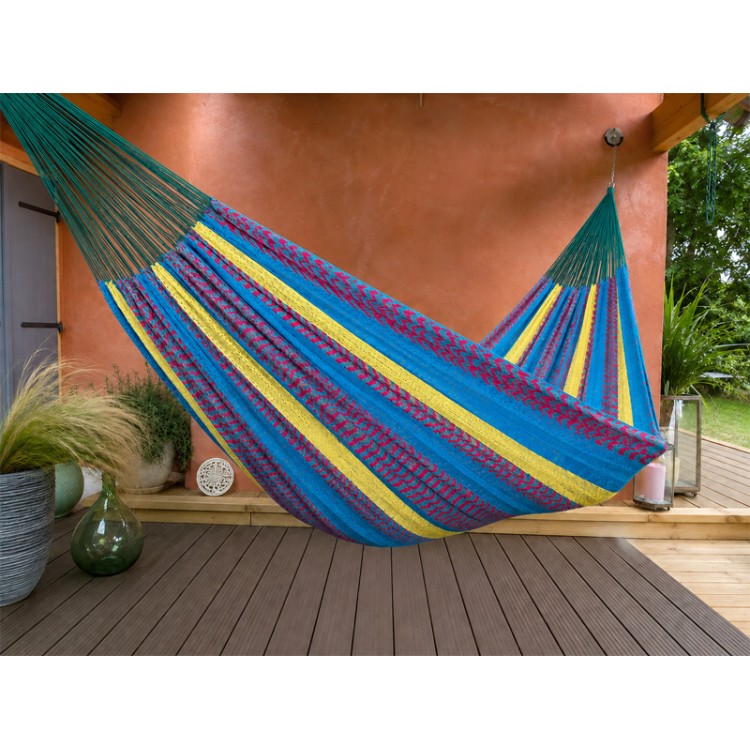 Hamac mexicain L multicolor 03 sur une terrasse cover