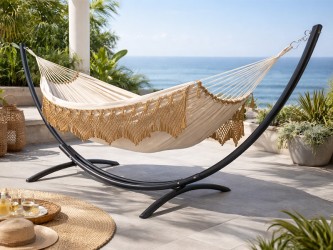 Hamac sur pied Azteka XXL Priscilia Moka située sur une magnifique terrasse