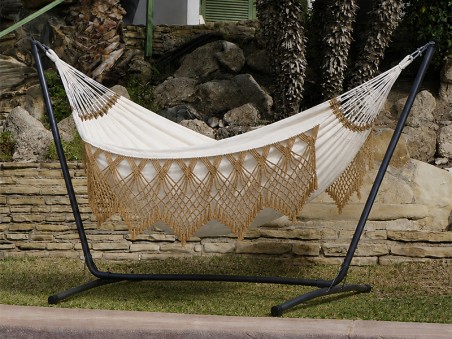 Hamac sur pied Inka XXL Priscilia Moka dans un jardin tropical