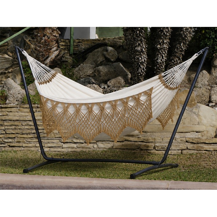 Hamac sur pied Inka XXL Priscilia Moka dans un jardin tropical