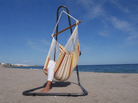 Hamac chaise Elisa XXL support Soledad situé en bord de mer