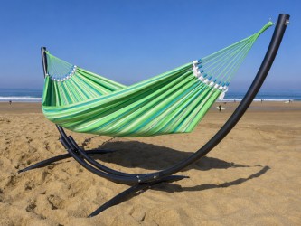 Hamac sur pied Azteka Mojito XL au bord de la mer