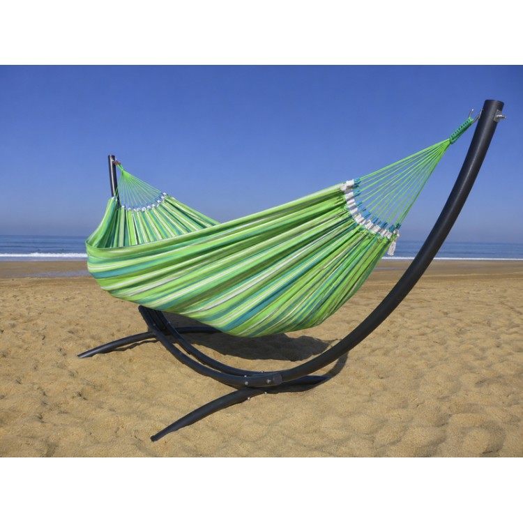 Hamac sur pied Azteka Mojito XL au bord de la mer