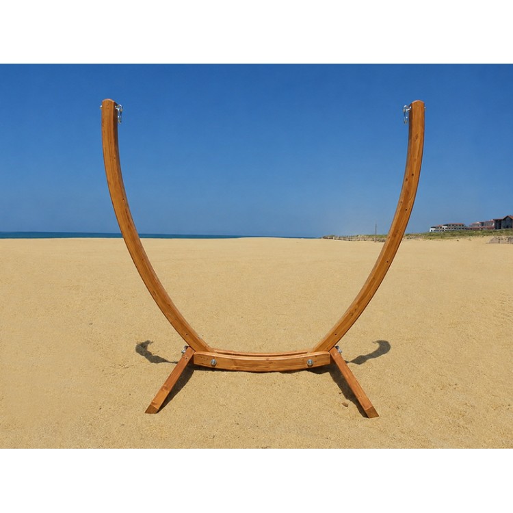 Support fauteuil suspendu Paquito Eucalyptus situé au bord de la mer