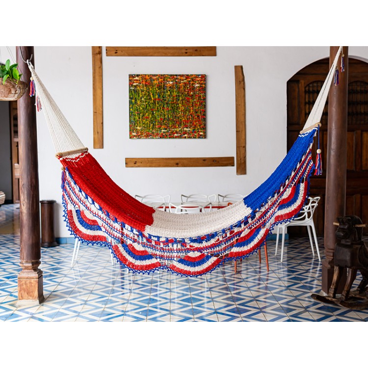 Hamac à barre L Francia en coton aux couleurs bleu, blanc et rouge