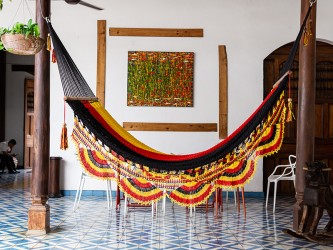 Hamac à barre L Alemania en coton aux couleurs noire, rouge et or
