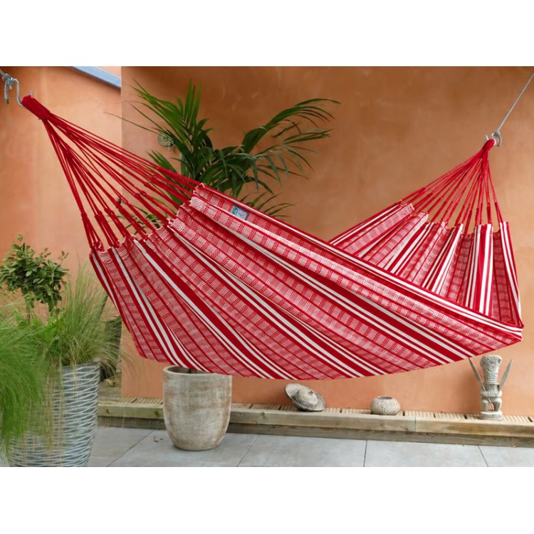 POLIGONO XXL Red Hammock on a terrace