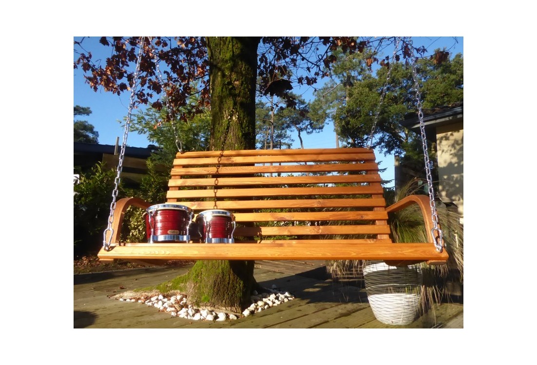 Banc en bois suspendu