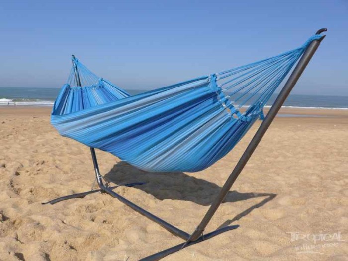 pied de hamac avec hamac bleu